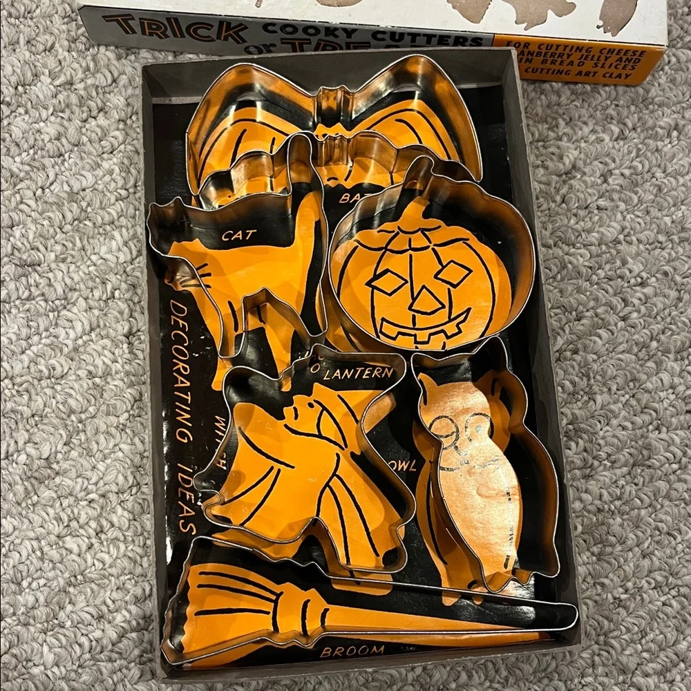 Trick or Treat Cookie Cutters - Picture 2 of 2